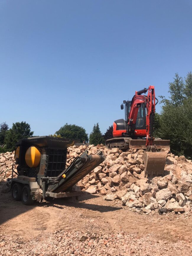 Rubble Crusher Hire Devon And The Southwest Call 07817 485325 rubble-crusher-hire-devon-and-the-southwest-call-07817-485325